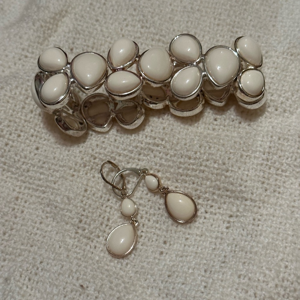 Necklace and earring set